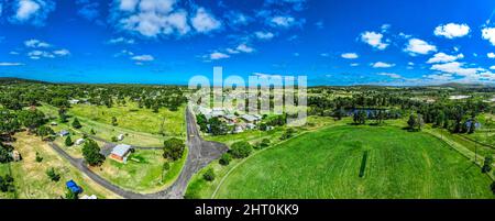 Schöner Panoramablick auf die ländliche Landschaft der Stadt Emmaville, NSW, Australien Stockfoto