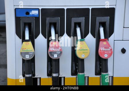 Kopenhagen/Dänemark./26. Februar 2022/.Shell Tankstelle in Kastrup dänische Hauptstadt Kopenhagen Dänemark. (Foto..Francis Dean/Dean Picturs) Stockfoto