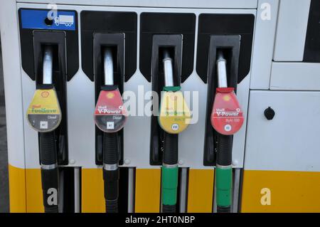 Kopenhagen/Dänemark./26. Februar 2022/.Shell Tankstelle in Kastrup dänische Hauptstadt Kopenhagen Dänemark. (Foto..Francis Dean/Dean Picturs) Stockfoto