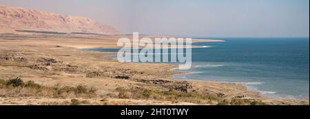 Trockene Flugzeuge an den Ufern des Toten Meeres, Israel, die einst unter Wasser lagen, werden langsam ausgesetzt, wenn das Meer austrocknet. Die in der proc Stockfoto