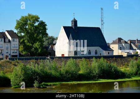 Die Kirche Notre-Dame-du-Bout-des-Ponts am Ufer der loire in Amboise, einer Gemeinde, die für ihr herrliches Schloss in der Indre-et-Loire bekannt ist Stockfoto