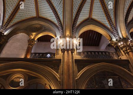 Innenraum des Bahnhofs Chhatrapati Shivaji Maharaj Terminus in Mumbai, Indien Stockfoto