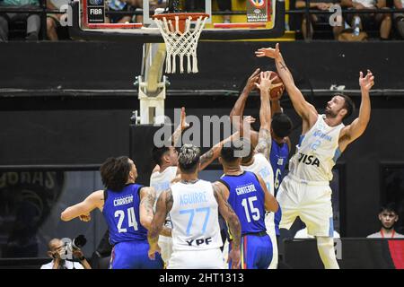 Marcos Delía (Argentinien) gegen Venezuela. FIBA World Cup Qualifiers 2022 Stockfoto