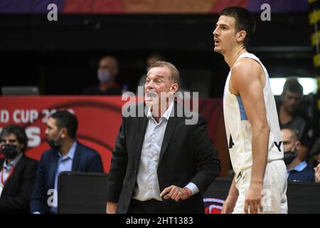 Cheftrainer Néstor Garcìa und Nicolás Brussino (Argentinien) gegen Venezuela. FIBA World Cup Qualifiers 2022 Stockfoto