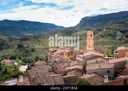 Dorf in der Mitte der Weinberge, Gratallops, Priorat, Tarragona, Katalonien, Spanien. Stockfoto