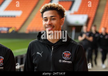 Jordan Lawrence-Gabriel #4 von Blackpool erreicht die Bloomfield Road. In, am 2/26/2022. (Foto von Craig Thomas/News Images/Sipa USA) Quelle: SIPA USA/Alamy Live News Stockfoto