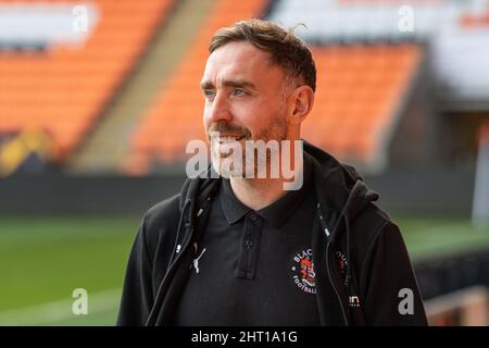 Richard Keogh #26 von Blackpool kommt an der Bloomfield Road an. In, am 2/26/2022. (Foto von Craig Thomas/News Images/Sipa USA) Quelle: SIPA USA/Alamy Live News Stockfoto