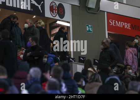 Mailand, Italien. 25.. Februar 2022. Silvio Berlusconi während der Serie A 2021/22 Fußballspiel zwischen AC Mailand und Udinese Calcio im Giuseppe Meazza Stadium, Mailand, Italien am 25. Februar 2022 Quelle: Independent Photo Agency/Alamy Live News Stockfoto