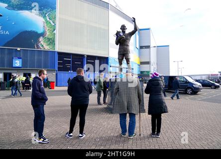 Eine allgemeine Ansicht der Fred Keenor Statue vor dem Stadion vor dem Sky Bet Championship Spiel im Cardiff City Stadium, Cardiff. Bilddatum: Samstag, 26. Februar 2022. Stockfoto