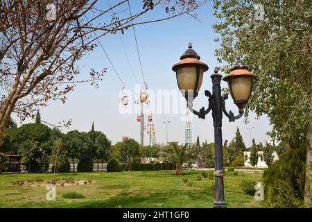 Seilbahn, die Minare Park und Shanidar Park 2 in der Stadt Erbil im kurdischen Irak verbindet. Stockfoto