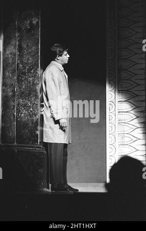 Der amerikanische Komiker Jerry Lewis tritt während der Proben für die Royal Variery Performance im Palladium Theatre in London auf. 14.. November 1966. Stockfoto