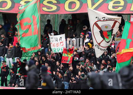Terni, Italien. 26. Feb, 2022. Die Fans von Ternana) während Ternana Calcio vs US Cremonese, Italienische Fußball-Serie B Spiel in Terni, Italien, Februar 26 2022 Quelle: Independent Photo Agency/Alamy Live News Stockfoto