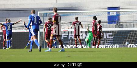 Karlsruhe, Deutschland. 26. Feb, 2022. firo : 26.. Februar 2022, Fuvuball, 2.Bundesliga, Saison 2021/2022, Karlsruher SC, KSC - FC Schalke 04 oder bis 1:1 Kyoung-rok Choi Credit: dpa/Alamy Live News Stockfoto