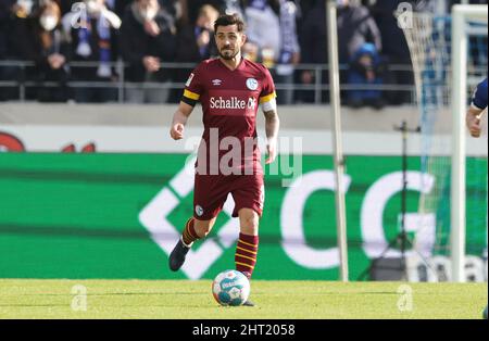 Karlsruhe, Deutschland. 26. Feb, 2022. firo: 26.. Februar 2022, Fuvuball, 2. Bundesliga, Saison 2021/2022, Karlsruher SC, KSC - FC Schalke 04 Danny Latza, Single Action Credit: dpa/Alamy Live News Stockfoto