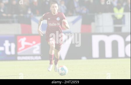 Karlsruhe, Deutschland. 26. Feb, 2022. firo: 26.. Februar 2022, Fuvuball, 2. Bundesliga, Saison 2021/2022, Karlsruher SC, KSC - FC Schalke 04 Darko Churlinov, Single Action Credit: dpa/Alamy Live News Stockfoto