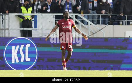 Karlsruhe, Deutschland. 26. Feb, 2022. firo : 26.. Februar 2022, Fuvuball, 2.Bundesliga, Saison 2021/2022, Karlsruher SC, KSC - FC Schalke 04 Salif Sane, Gesture, disappointed Credit: dpa/Alamy Live News Stockfoto