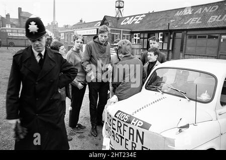 Coventry Aberfan Fund Raising Event, Autowanderung nach Stratford, London, 31.. Oktober 1966. Die Aberfan-Katastrophe war ein katastrophaler Zusammenbruch einer kollidierenden Beute-Spitze, die am Freitag, 21. Oktober 1966, im walisischen Dorf Aberfan stattfand und 116 Kinder und 28 Erwachsene tötete. Stockfoto