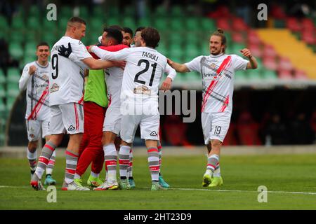 Terni, Italien. 26. Feb, 2022. Jubel Cremonese während Ternana Calcio gegen US Cremonese, Italienisches Fußballspiel der Serie B in Terni, Italien, Februar 26 2022 Quelle: Independent Photo Agency/Alamy Live News Stockfoto