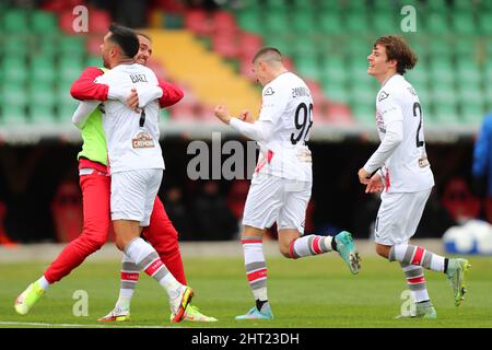 Terni, Italien. 26. Feb, 2022. Jubel Cremonese während Ternana Calcio gegen US Cremonese, Italienisches Fußballspiel der Serie B in Terni, Italien, Februar 26 2022 Quelle: Independent Photo Agency/Alamy Live News Stockfoto