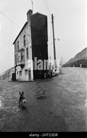 Abertillery, die größte Stadt des Ebbw-Fach-Tals in der ehemaligen historischen Grafschaft Monmouthshire, der heutigen Grafschaft Gwent. 17.. Februar 1965. Stockfoto