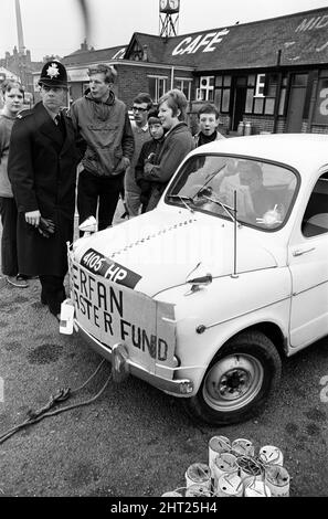 Coventry Aberfan Fund Raising Event, Autowanderung nach Stratford, London, 31.. Oktober 1966. Die Aberfan-Katastrophe war ein katastrophaler Zusammenbruch einer kollidierenden Beute-Spitze, die am Freitag, 21. Oktober 1966, im walisischen Dorf Aberfan stattfand und 116 Kinder und 28 Erwachsene tötete. Stockfoto