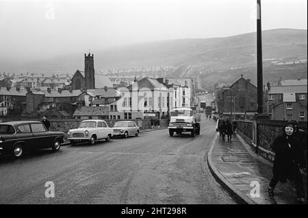 Abertillery, die größte Stadt des Ebbw-Fach-Tals in der ehemaligen historischen Grafschaft Monmouthshire, der heutigen Grafschaft Gwent. 17.. Februar 1965. Stockfoto