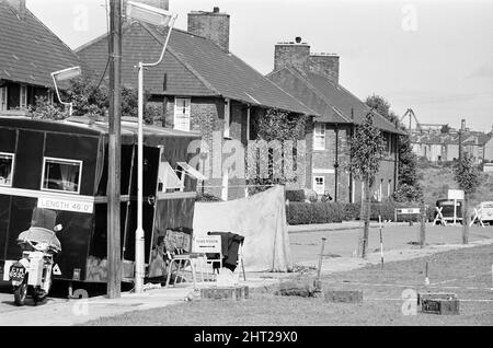 Shepherd's Bush Morde, August 1966. Am Freitag, den 12.. August 1966, wurden in London drei Polizisten ermordet. Die in East Acton patrouillierenden Beamten hielten an, um drei Insassen eines Wagens in der Nähe des Gefängnisses Wormwood Scrubs zu befragen. Harry Roberts schoss auf den provisorischen Detektiven Constable David Wombwell und den Detektiven Sergeant Christopher Head, während John Duddy, ein anderer Bewohner des Fahrzeugs, den Polizeibeamten Geoffrey Fox erschieß. Offiziere, Kopf und Wombwell waren beide Mitglieder der CID, die auf Shepherd's Bush Polizeistation basierte, ihr Fahrer, Officer Fox, fungierte häufig als Q-Auto (Undercover) d Stockfoto