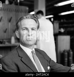 Dr. Vladimir Petrow, der Mann, der die Volidan-Geburtspille entdeckte, im britischen Drogenhaus, Chemical Works, Graham Street, City Road, London. 17.. August 1965. Stockfoto