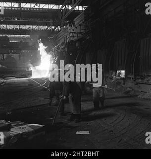 Port Talbot Stahlwerk. West Glamorgan, Wales. 30.. April 1965. Stockfoto