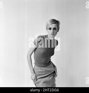 Twiggy - (geboren Leslie Hornby, verheiratet mit Leslie Lawson). Abgebildet in diesem Shooting im Oktober 1966 für The Mirror and Herald von Ron Burton. Twiggy wurde im Jahr 1966 entdeckt Bild aufgenommen am 28.. Oktober 1966 Stockfoto