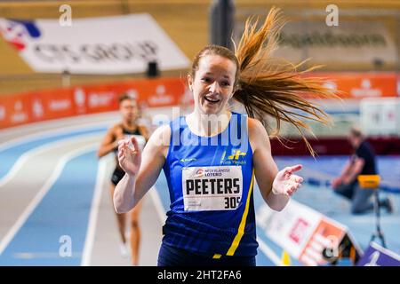 APELDOORN, NIEDERLANDE - 26. FEBRUAR: Cathelijn Peeters tritt beim NK Atletiek am 26. Februar 2022 im Omnisport in Apeldoorn, Niederlande, an. (Foto von Andre Weening/Orange Picles) Stockfoto