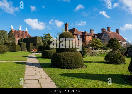 Winter in Great Dixter, Northiam, East Sussex, Großbritannien, das Haus und die Gärten des verstorbenen Christopher Lloyd, des gefeierten Gartenschriftstellers Stockfoto