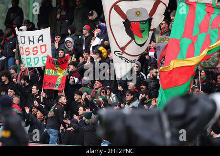 Terni, Italien. 26. Feb, 2022. Die Fans von Ternana während Ternana Calcio vs US Cremonese, Italienische Fußball-Serie B Spiel in Terni, Italien, Februar 26 2022 Quelle: Independent Photo Agency/Alamy Live News Stockfoto