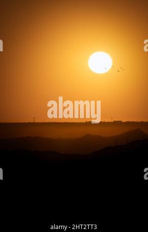 Ein Februar-Sonnenuntergang über New Mexico vom Scenic Drive auf den Franklin Mountains von El Paso in Texas. Stockfoto