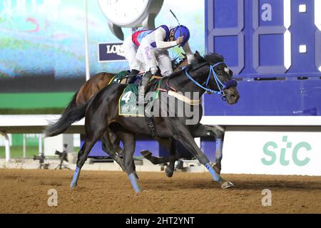 Riad, USA. 26.. Februar 2022. 26. Februar 2022: Emblem Road #4 mit Wigberto Ramos gewinnt am 26.. Februar 2022 den Saudi-Cup auf der King Abdulaziz Racecourse in Riad, Saudi-Arabien. Shamela Hanley/Eclipse Sportswire/CSM/Alamy Live News Stockfoto