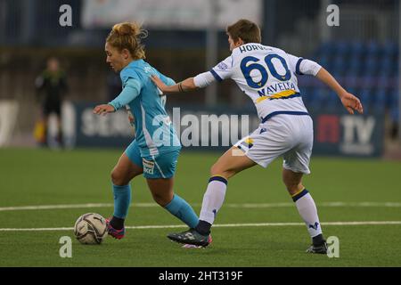 Sara TUI (8) Napoli Femminile kontrolliert den Ball während des italienischen Serie A Women 2021/2022-Spiels zwischen Napoli Femminile und Hellas Verona Women am 26. Februar 2022 im Stadion Giuseppe Piccolo in Cercola Italien Stockfoto