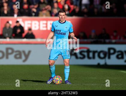 26.. Februar 2022 ; Brentford Community Stadium, London, England; Premier League Football, Brentford gegen Newcastle: Matt Targett von Newcastle United Stockfoto