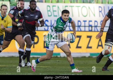 Treviso, Italien. 26.. Februar 2022. Tomas Albornoz während Benetton Rugby gegen Cell C Sharks, United Rugby Championship Match in Treviso, Italien, febbraio 26 2022 Credit: Independent Photo Agency/Alamy Live News Stockfoto