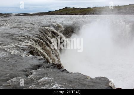 Insel - Dettifoss-Wasserfall und Jökulsárgljúfur-Schlucht / Iceand - Dettifoss-Wasserfall und Jökulsárgljúfur-Schlucht / Stockfoto