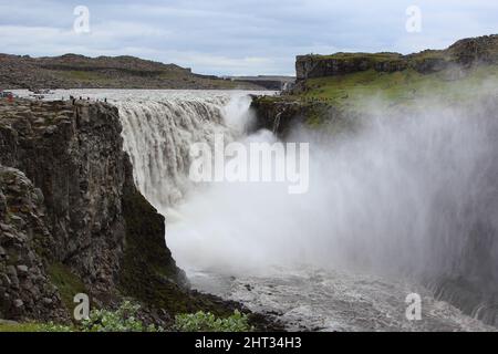 Insel - Dettifoss-Wasserfall und Jökulsárgljúfur-Schlucht / Iceand - Dettifoss-Wasserfall und Jökulsárgljúfur-Schlucht / Stockfoto