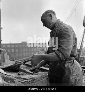 King George Dock, Hull. Herr Harry Kelsey (51) in den Fischerdocks. März 1965. Stockfoto