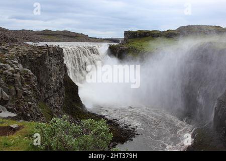 Insel - Dettifoss-Wasserfall und Jökulsárgljúfur-Schlucht / Iceand - Dettifoss-Wasserfall und Jökulsárgljúfur-Schlucht / Stockfoto