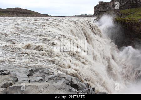 Insel - Dettifoss-Wasserfall und Jökulsárgljúfur-Schlucht / Iceand - Dettifoss-Wasserfall und Jökulsárgljúfur-Schlucht / Stockfoto