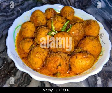 Teller Dum Aloo - Baby-Kartoffeln in einer Soße oder Sauce gekocht Stockfoto