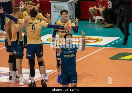 Ravenna, Italien. 26.. Februar 2022. Jubel Verona während des Consar Ravenna vs NBV Verona, Volleyball Italienische Serie A Männer Superliga Meisterschaft in Ravenna, Italien, Februar 26 2022 Quelle: Independent Photo Agency/Alamy Live News Stockfoto