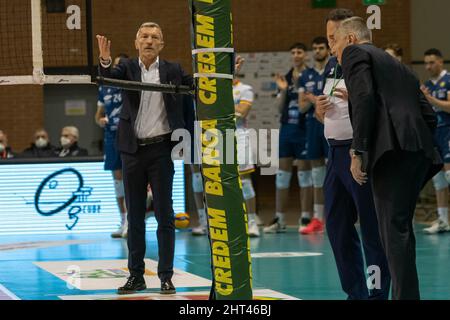 Ravenna, Italien. 26.. Februar 2022. Emanuele Zanini Cheftrainer Ravenna während des Consar Ravenna gegen NBV Verona, Volleyball Italienische Serie A Männer Superliga Meisterschaft in Ravenna, Italien, Februar 26 2022 Quelle: Independent Photo Agency/Alamy Live News Stockfoto