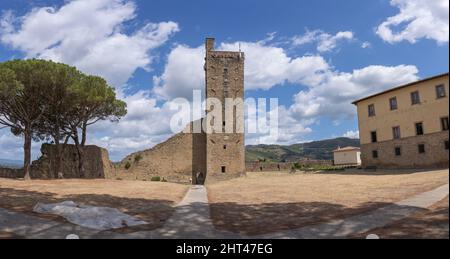 Blick auf die Piazzale del Cassero in Castiglion Fiorentino in der Toskana, Italien Stockfoto