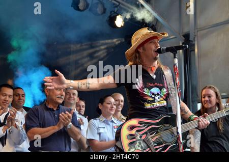 Bret Michaels bei Fox & Friends, All American Concert Series, Fox Studios, New York City, Juli 2013 Stockfoto