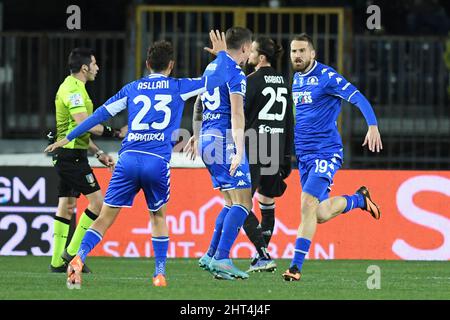 Carlo Castellani Stadium, Empoli, Italien. 26.. Februar 2022. Serie A Championship Football, Empoli gegen Juventus ; Andrea La Mantia von Empoli feiert nach seinem Tor für 2-3 in der 76.-minütigen Gutschrift: Action Plus Sports/Alamy Live News Stockfoto