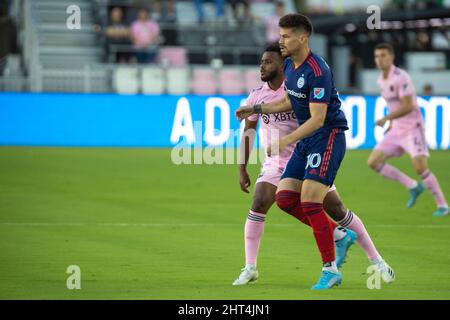 Fort Lauderdale, FL, USA. 26. Febr. 2022. 30 Gaston Gimenez MF Chicago Fire FC während des Fußballspiels zwischen Inter Miami CF und Chicago Fire FC, Saison 2022 im DRV Pink Stadium. Kredit: Yaroslav Sabitov/YES Market Media/Alamy Live Nachrichten Stockfoto